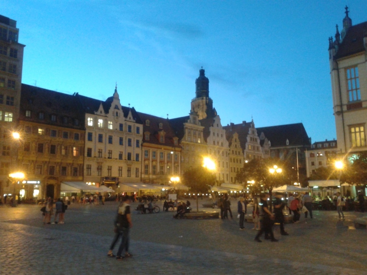 Bares e restaurantes na praça central (Rynek)